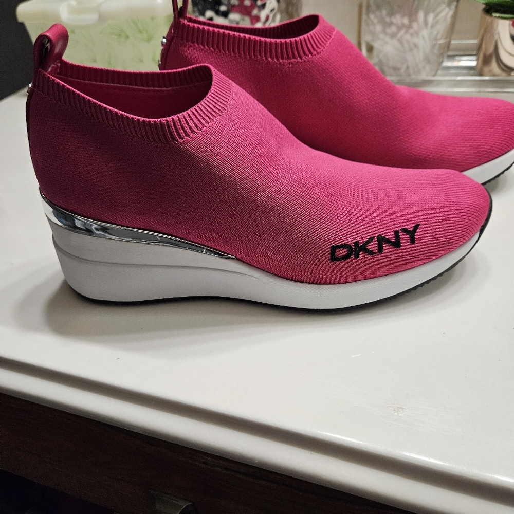 DKNY Very comfortable shoes.
